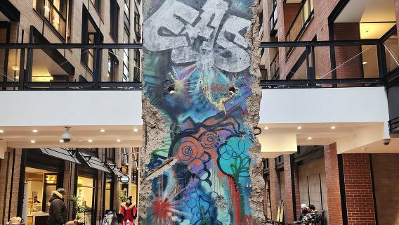 Terokai Bandar Bawah Tanah dengan pelawak tempatan