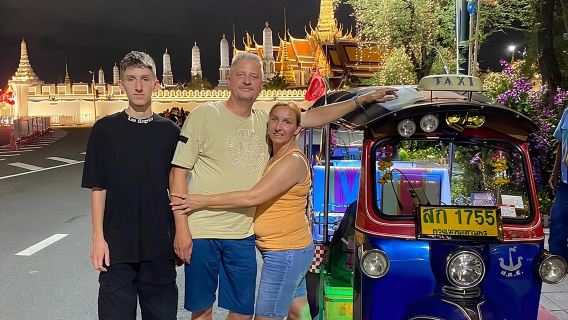 ทัวร์กรุงเทพยามค่ำคืน: รับประทานอาหาร วัด และรถตุ๊กตุ๊ก