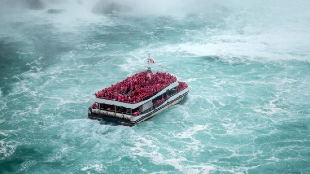 Tour giornaliero alle Cascate del Niagara da NYC con giro in barca Maid of the Mist