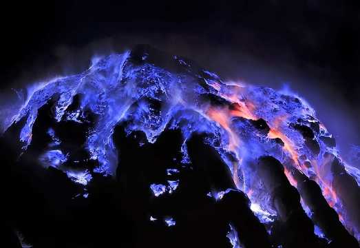 Ijen Crater Tour
