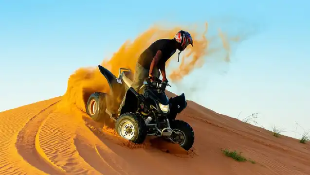 沙漠越野車或沙灘車自駕遊，含燒烤晚餐和駱駝騎行。