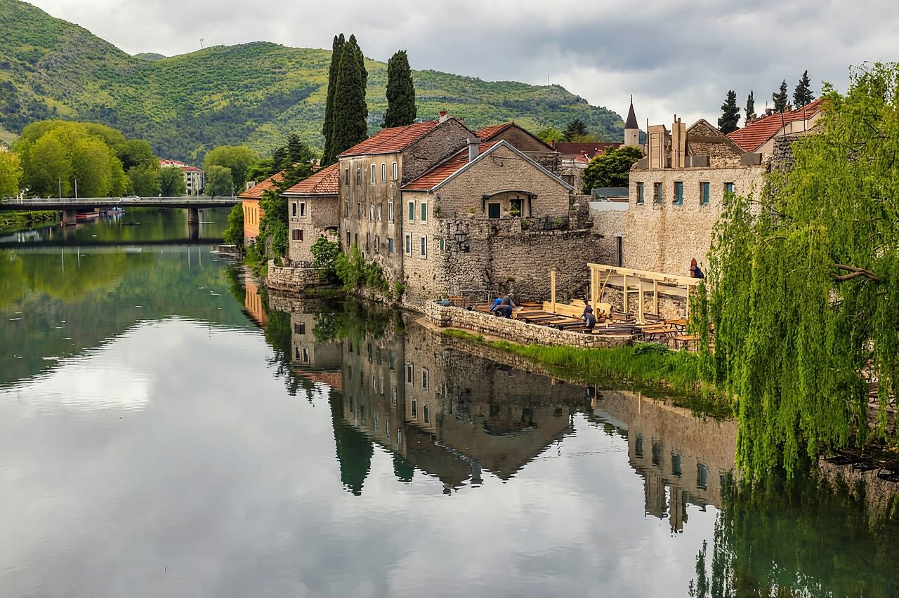 Tour di Trebinje con trasporto di lusso e degustazione di vini