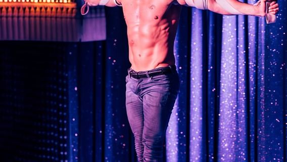 Paris : Dîner-spectacle au cabaret La Nouvelle Eve