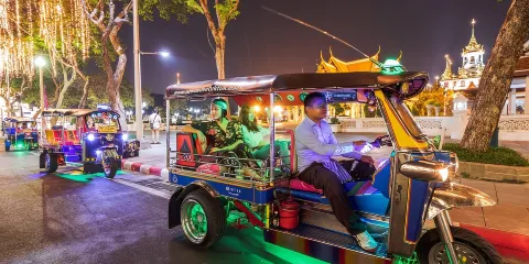 曼谷:嘟嘟車探險唐人街米芝蓮美食與寺廟