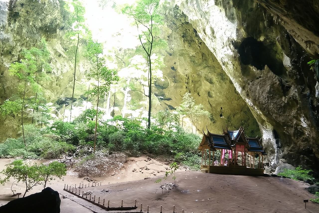 Partecipa al tour di gruppo del Parco Nazionale Sam Roi Yod e della Grotta di Praya Nakhon