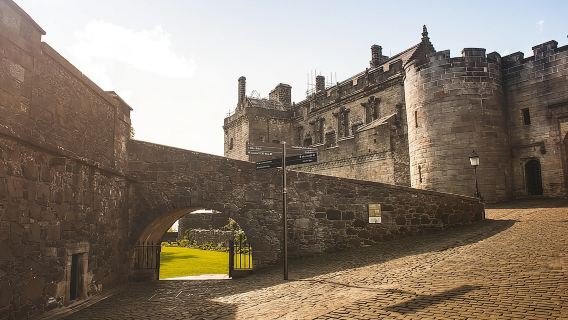 Stirling Castle, Loch Lomond and Cruise Day Tour from Glasgow
