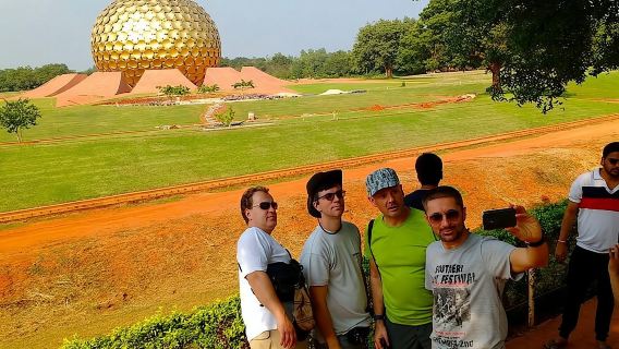 Satu hari lawatan peribadi ke Pondicherry dari Chennai dengan kereta bersama pemandu