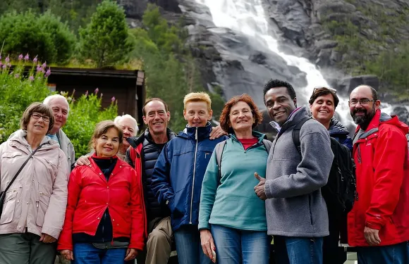 海于格松岸上觀光：奧克拉峽灣及Langfoss Waterfall