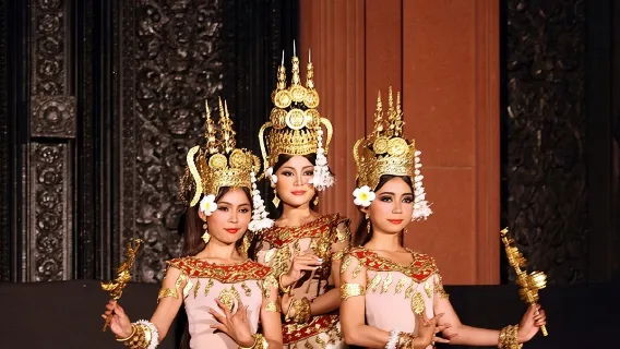 Siem Reap: Espectáculo de danza Apsara y cena con traslados en tuk-tuk