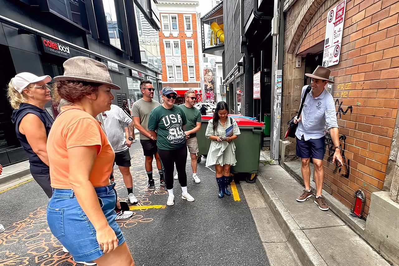 Best of Brisbane Walking Tour: local guide, snack, small group