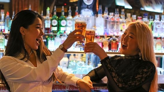 บูดาเปสต์: เที่ยวบาร์ยามค่ำคืนและทัวร์เดินชมประวัติศาสตร์อันมืดมิด