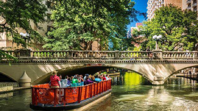 ทัวร์เมืองซานอันโตนิโอพรีเมียม พร้อมเยี่ยมชมอาลาโม และล่องเรือแม่น้ำริเวอร์วอล์ค