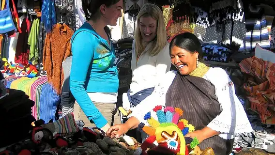 ทัวร์ส่วนตัวไปโอตาบาโลและบริเวณโดยรอบ