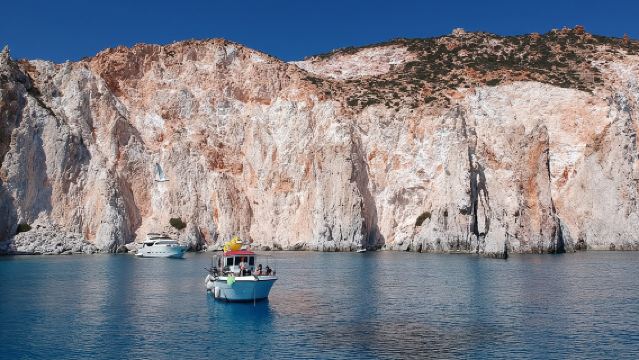 Experiencia marítima grupal matutina a Polyaigos