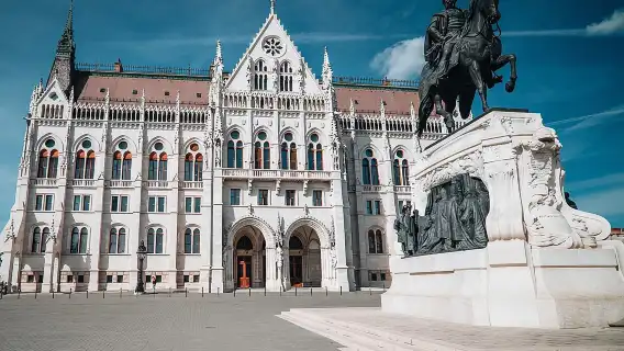 DayTrip to Budapest and Bratislava, two capitals