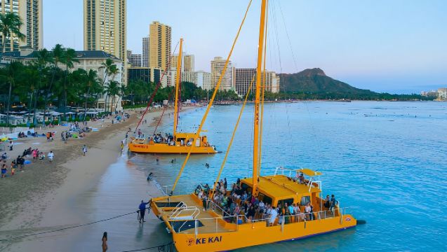 1-Hour Diamond Head Sail of Waikiki Beach