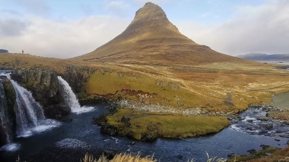 冰島小眾包車之旅：阿爾納斯塔皮海崖+米湖地熱