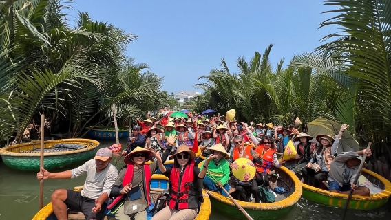 Tour chợ, đi thuyền thúng và lớp học nấu ăn của Hangcoconut