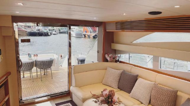 【香港遊艇租賃】香港全新西式豪華遊艇包船出海觀光玩水海釣或維港夜遊欣賞香港醉美夜景