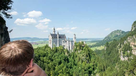 Da Monaco: escursione di un giorno intero ai castelli di Neuschwanstein e Linderhof