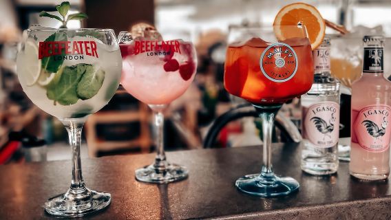 Budapest: Crucero por el Danubio con bailes folclóricos y bebidas