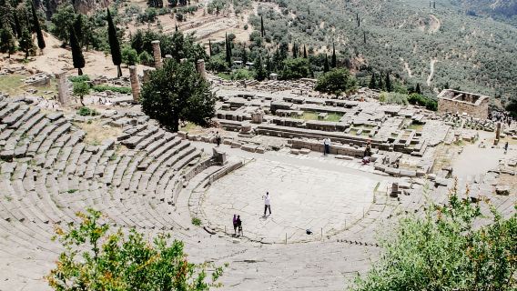 Atene: tour di un giorno a Delfi con visita al museo e al villaggio di Arachova