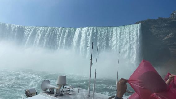 Niagarafälle: Geführte Tour mit Blick hinter die Wasserfälle und Bootsfahrt