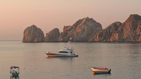 Tur Makan Malam Menikmati Matahari Terbenam