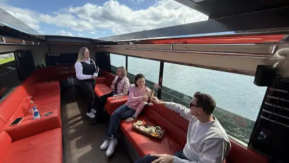 โอ๊คแลนด์: ทัวร์ชมเมืองสองชั้นพร้อมชิมไวน์และอาหาร