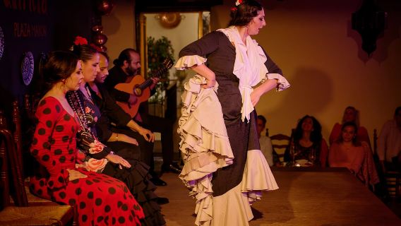 มาดริด: การแสดงฟลาเมงโก La Quimera พร้อมเครื่องดื่มและอาหารค่ำ