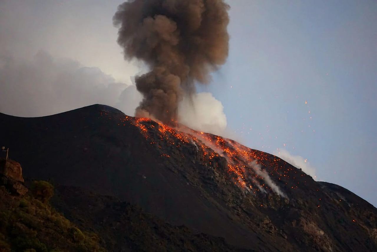 Stromboli: Sunset Trekking Tour
