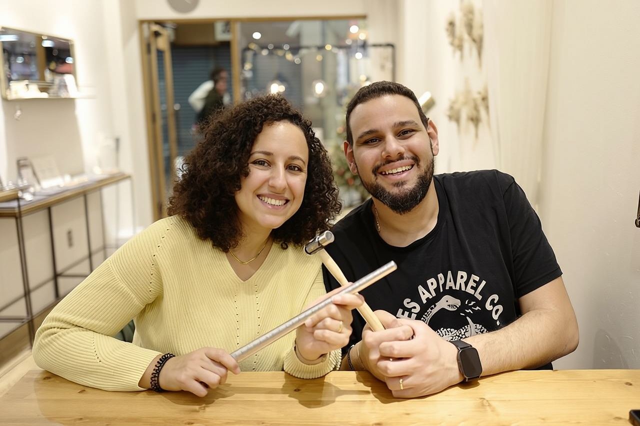 Hammern Sie ein Muster auf Ihren Ring Workshop