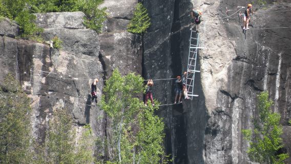 Tyroparc: Biglietto Combinato per Tour Guidato in Ferrata e Zipline