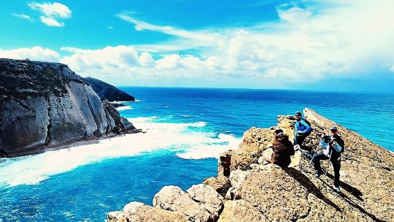 ทัวร์เดินป่ายุคจูราสสิคไปยังรอยเท้าไดโนเสาร์ที่แหลมเอสปิเชล