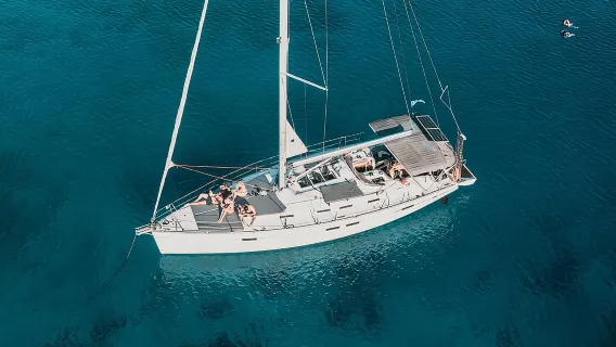 Sailing Cruise to Dia Island with Meal and Water Activities