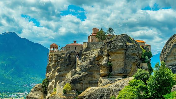 Day trip from Athens to Meteora by train