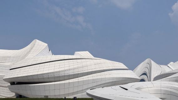 Changsha Meixi Lake Park + Du Fu Jiangge + Pozi Street + Hunan Art Museum one-day tour English service available