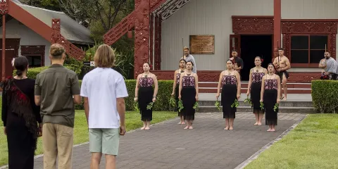 紐西蘭羅托魯瓦來回 哈比村+毛利文化村 觀光巴士團/含餐