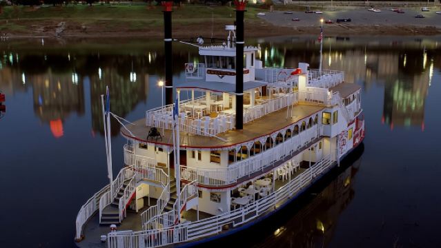 Guided Memphis City Tour that includes Riverboat Cruise