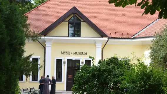 Half-Day Szentendre Artist Village Tour from Budapest, Hungary (Summer Danube River Cruise)