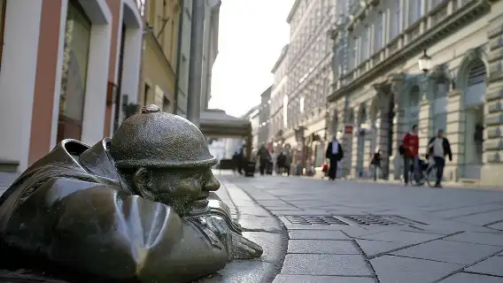 Bratislava walk tour with bonuses and castle 3€ + Tip, kids free