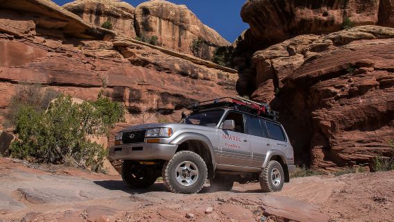 Dari Moab: Tur Kombo Berkendara 4x4 Lavender Canyon & Hiking