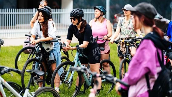 Vilnius: City Bike Tour of Vilnius Highlights