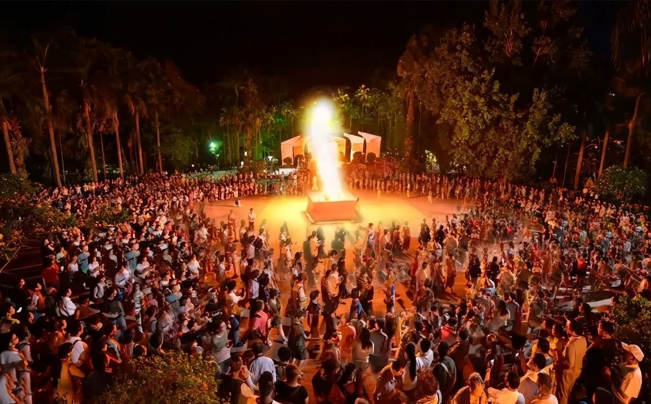 Billet d'entrée pour la soirée spectacle et feu de camp « Lancangjiang-Mékong » à Xishuangbanna (grand spectacle de danses ethniques + immersion dans la culture Dai + interactions animées + buffet de spécialités locales)