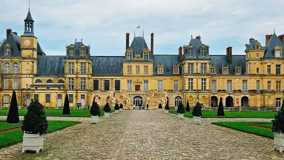 Paris, France - 1-day tour to Palace of Versailles + Fontainebleau Palace/Barbizon Village