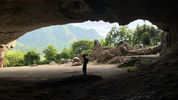 Private tour of Tiantai Hanshan Attraction + Hanyan Cave private guide service