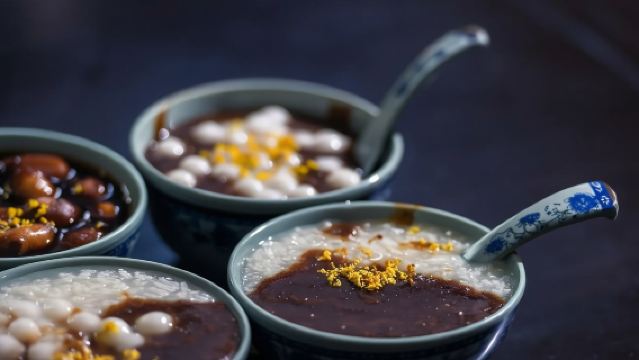 Tour gastronómico por Suzhou con tallarines, postres y wontons flotantes de décadas de antigüedad (viaje organizado en inglés)