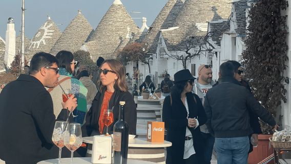 Alberobello: Walking Tour with Food Tasting and Aperitif