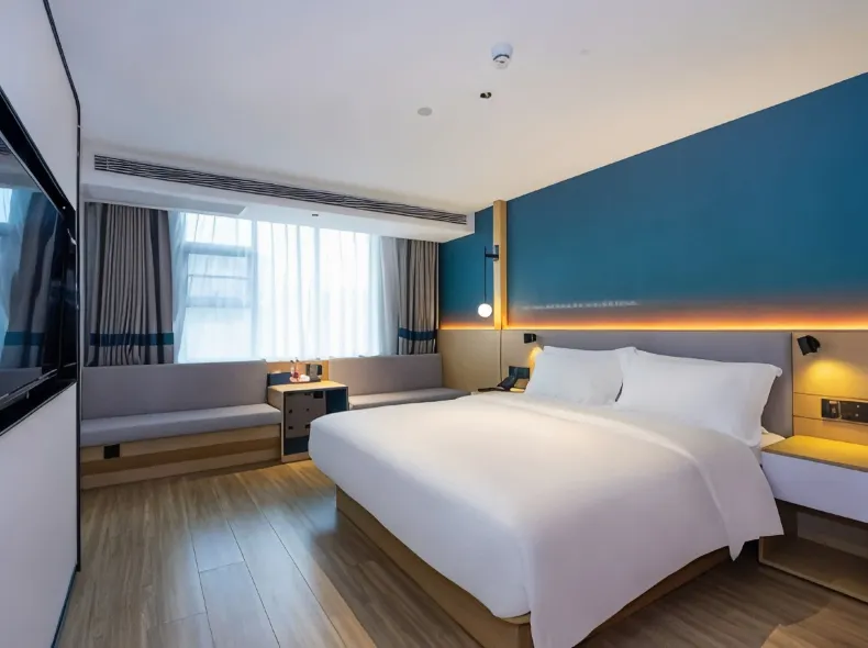 Elan Hotel (Nanjing Shanghai Road Subway Station)