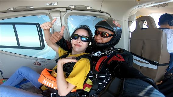 海南三亞樂東鶯歌海跳傘三亞海上海景跳傘中國國內4000公尺雙人高空跳傘【4000公尺跳傘+大片級攝影+影片剪輯】